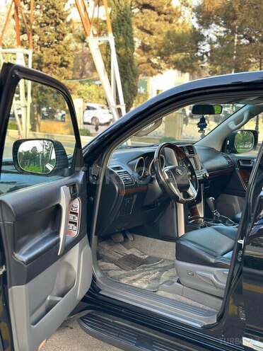 Toyota Land Cruiser Prado-7
