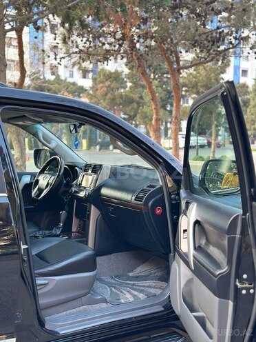 Toyota Land Cruiser Prado-10