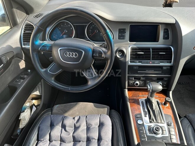 Audi Q7-7