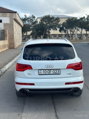 Audi Q7-5