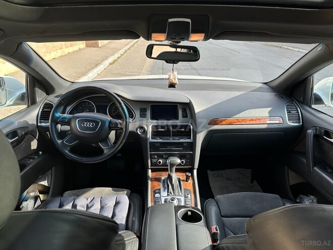 Audi Q7-6