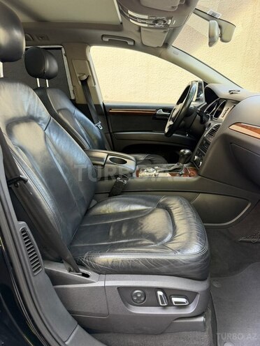 Audi Q7-8