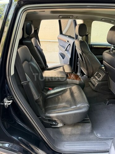 Audi Q7-11