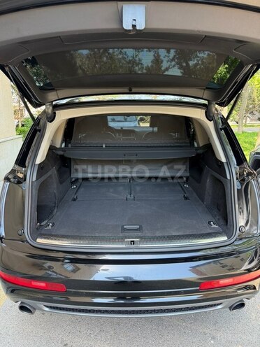 Audi Q7-12
