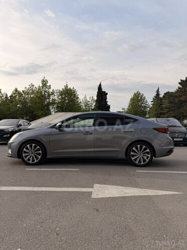 Hyundai Elantra-2