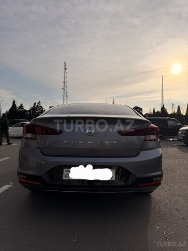 Hyundai Elantra-3
