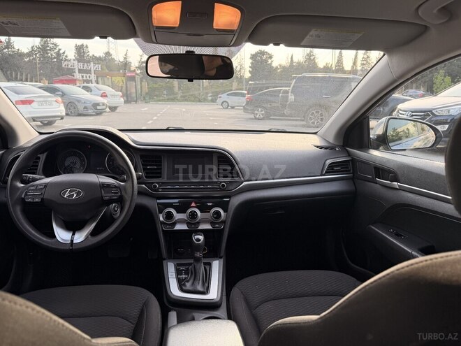 Hyundai Elantra-4