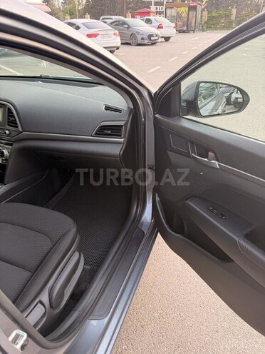 Hyundai Elantra-6
