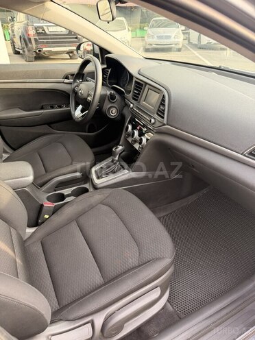 Hyundai Elantra-7
