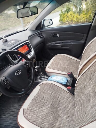 Kia Rio-11