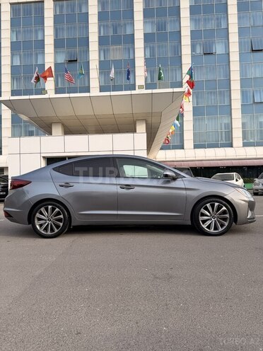 Hyundai Elantra-8