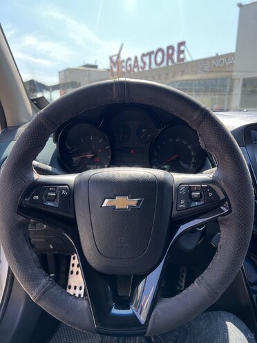 Chevrolet Cruze-12