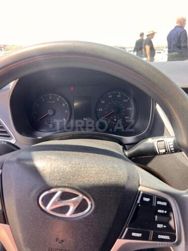 Hyundai Accent-16