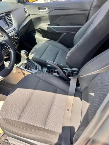 Hyundai Accent-9