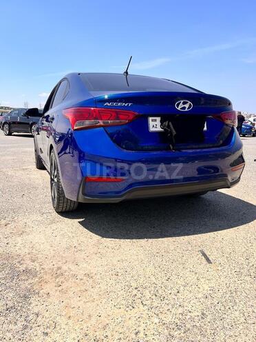 Hyundai Accent-11