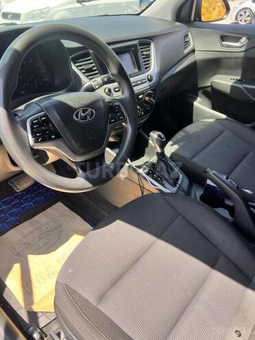 Hyundai Accent-8