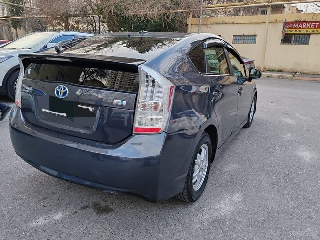 Toyota Prius-7