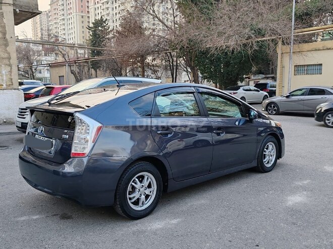 Toyota Prius-3