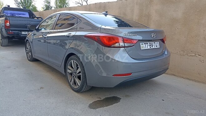 Hyundai Elantra-2