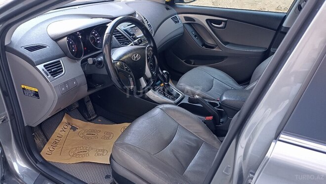 Hyundai Elantra-4