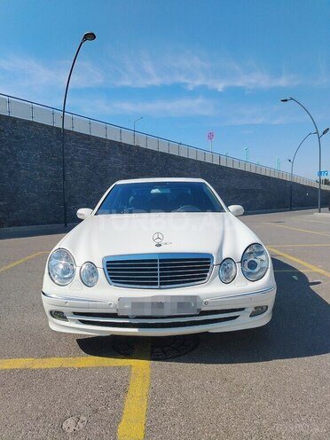 Mercedes E 240-1