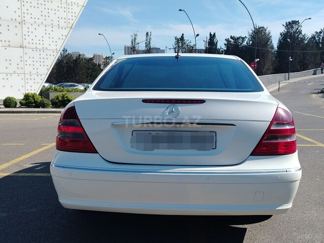 Mercedes E 240-4