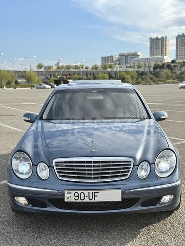 Mercedes E 240-1