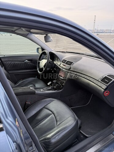 Mercedes E 240-11