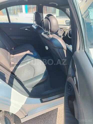 Mercedes E 240-11