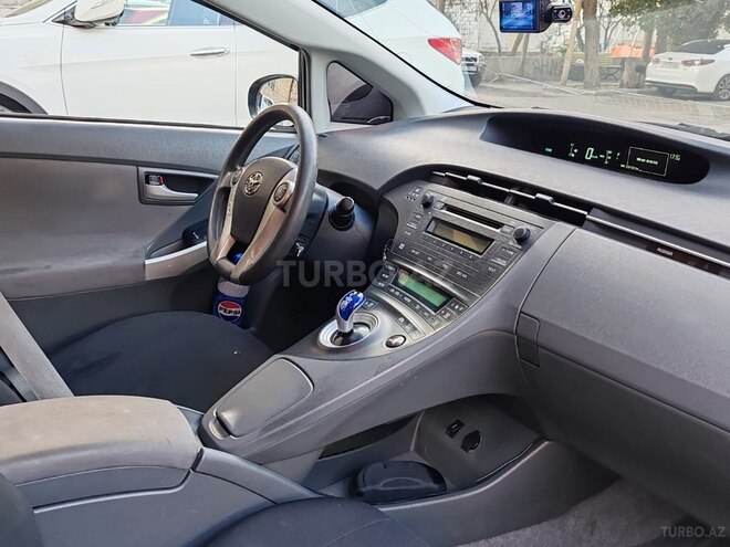 Toyota Prius-10