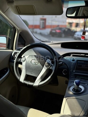 Toyota Prius-11