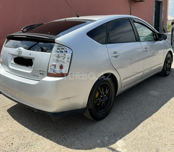 Toyota Prius-2