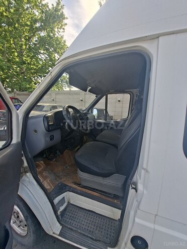 Ford Transit-5