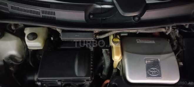 Toyota Prius-5