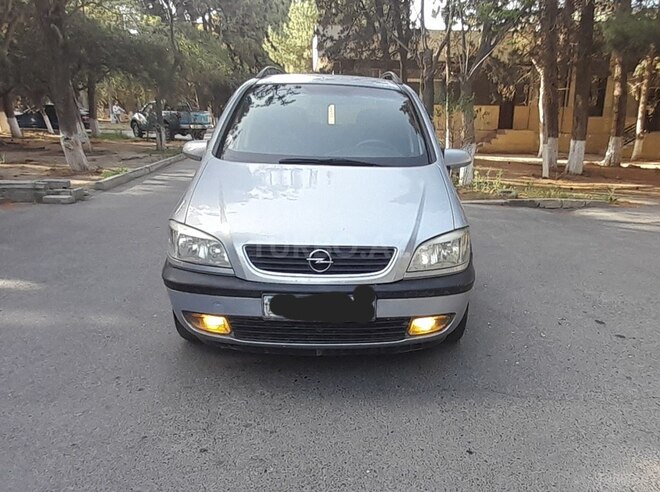 Opel Zafira-1