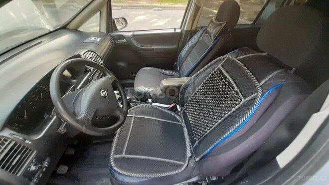 Opel Zafira-8