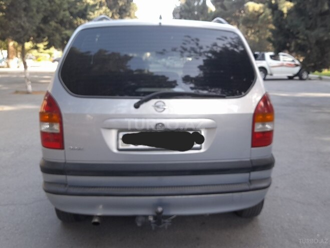 Opel Zafira-4