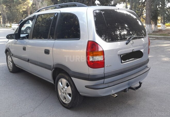 Opel Zafira-9