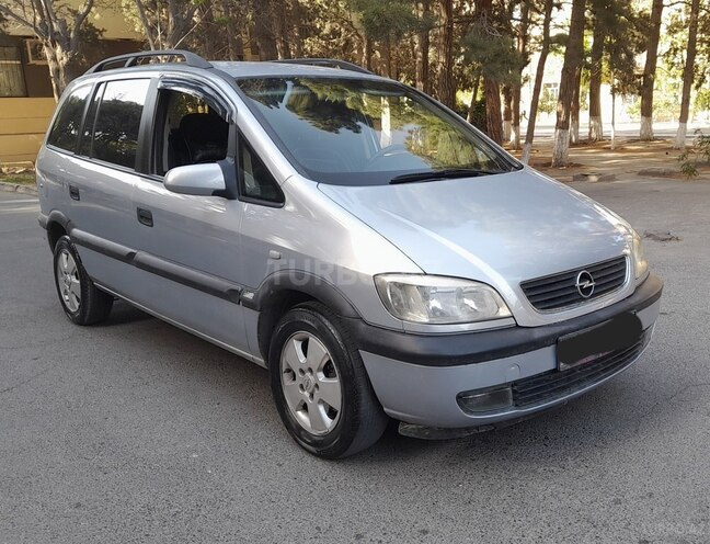 Opel Zafira-11