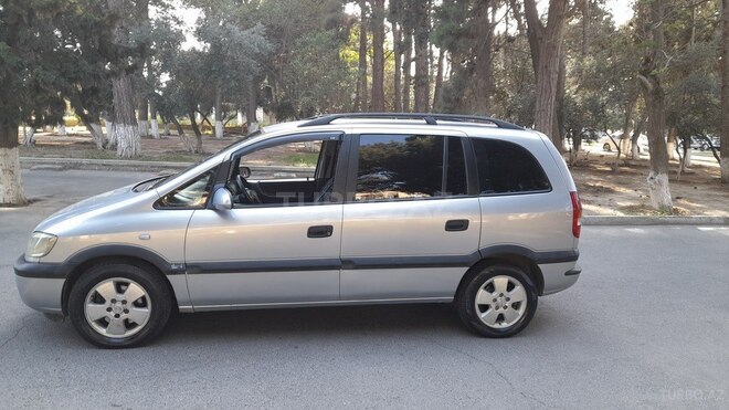 Opel Zafira-10