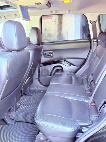 Mitsubishi Outlander-13