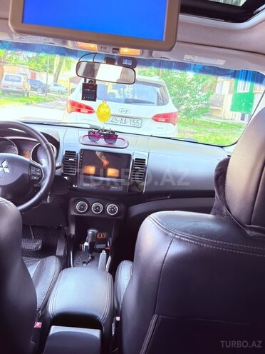 Mitsubishi Outlander-12