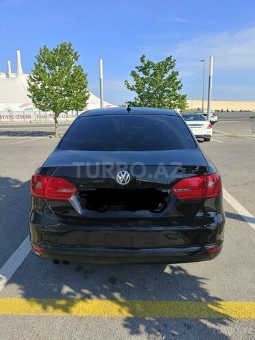 Volkswagen Jetta-2