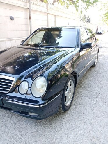 Mercedes E 240-4