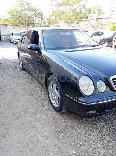 Mercedes E 240-3