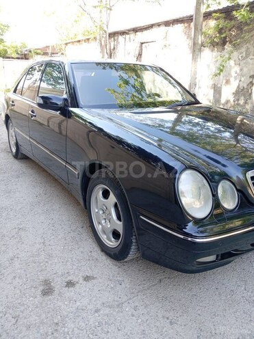 Mercedes E 240-5