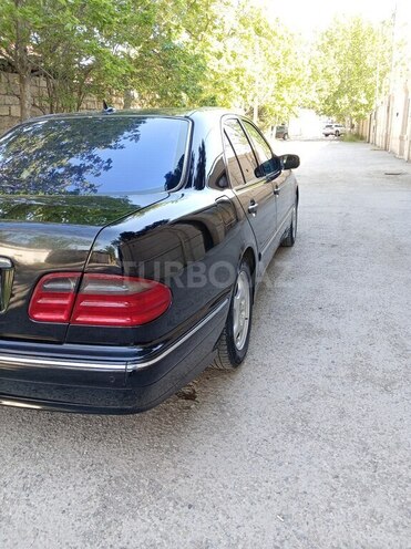 Mercedes E 240-8