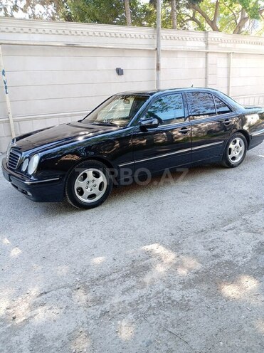 Mercedes E 240-11