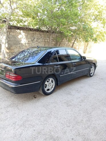 Mercedes E 240-10