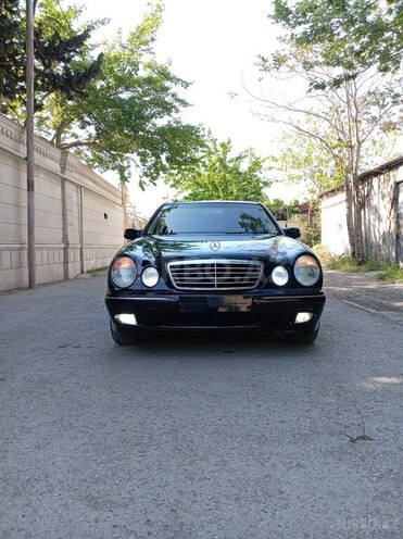 Mercedes E 240-1